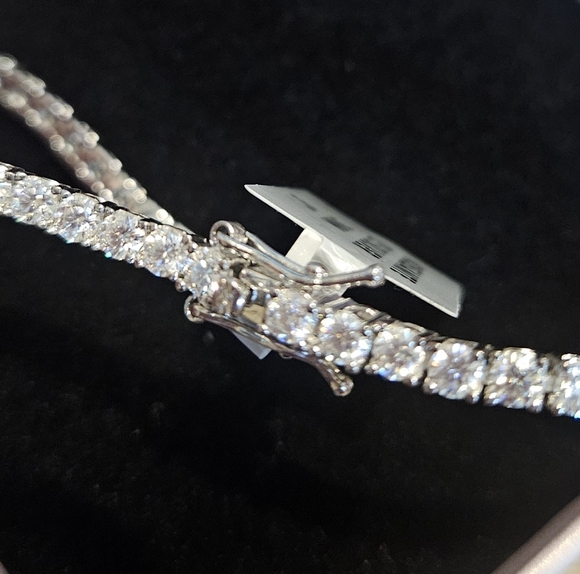 Moissanite 925 Sterling Silver Tennis Bracelet 8 Inch - Picture 3 of 5